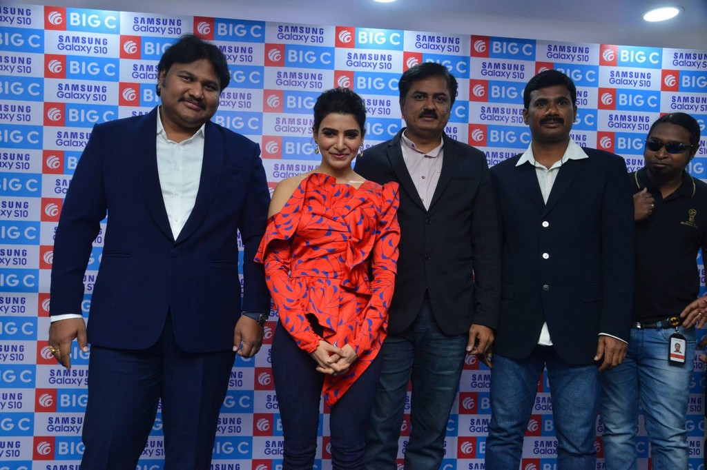 Samantha Launches Samsung S10e Mobile at Big C